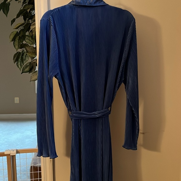 WOMENS BELTED SILKY DRESS BY LYANER. NWOT. SIZE L - Picture 4 of 9